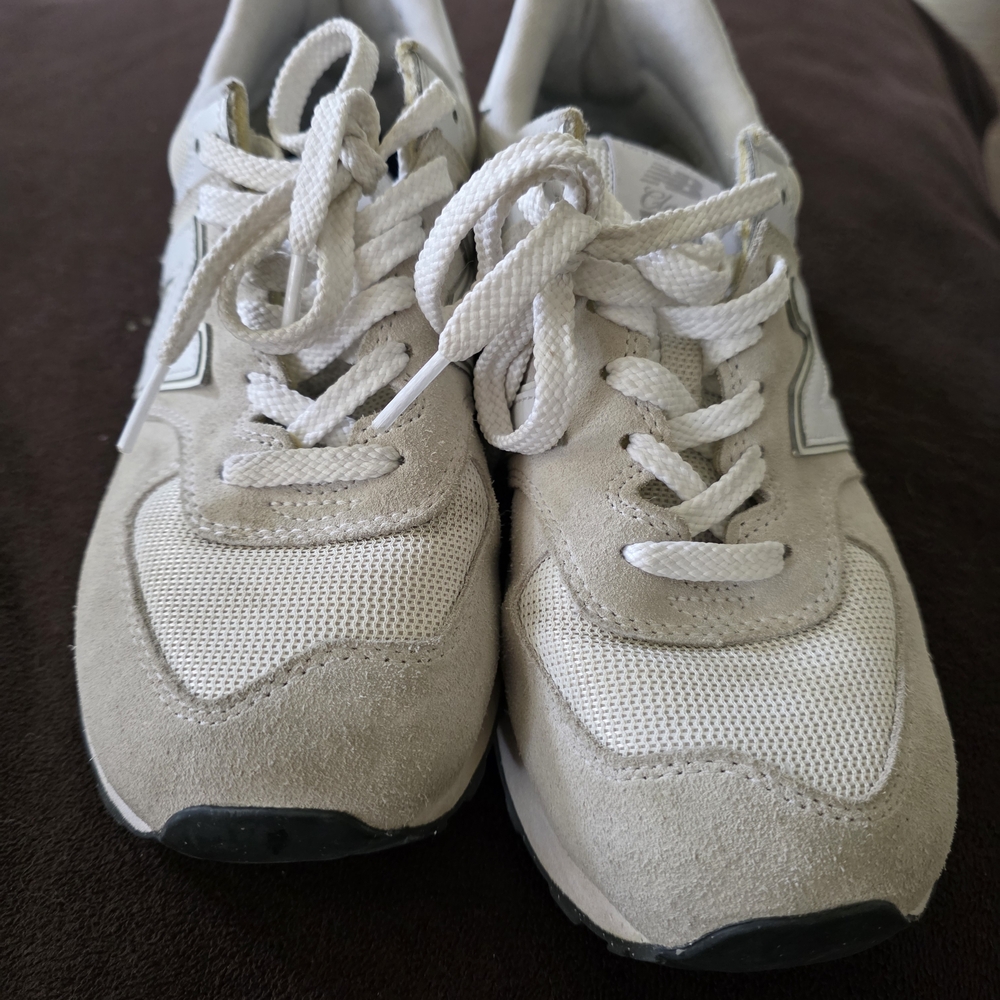 New Balance Cream and White Sneakers Classic 574! Size 8.5